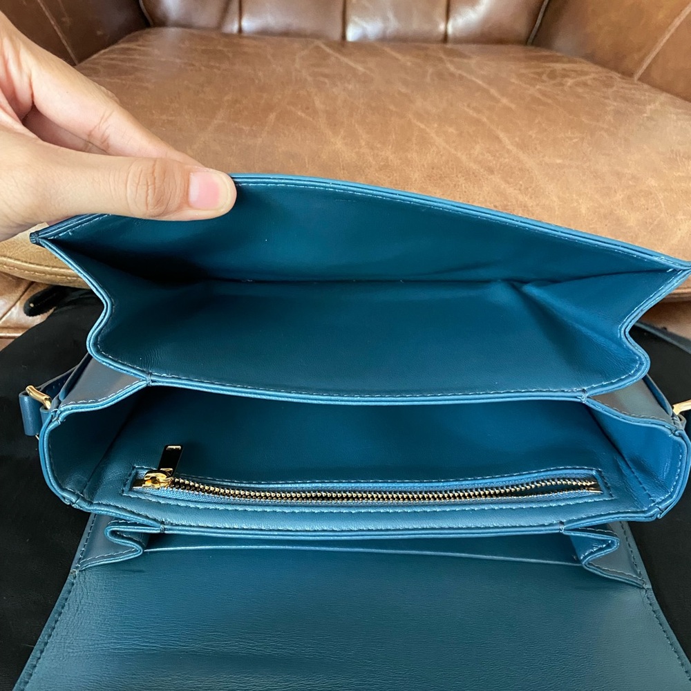 *SOLD* Celine Triomphe Shoulder Bag Smooth Calfskin Medium - Picture 14 of 16